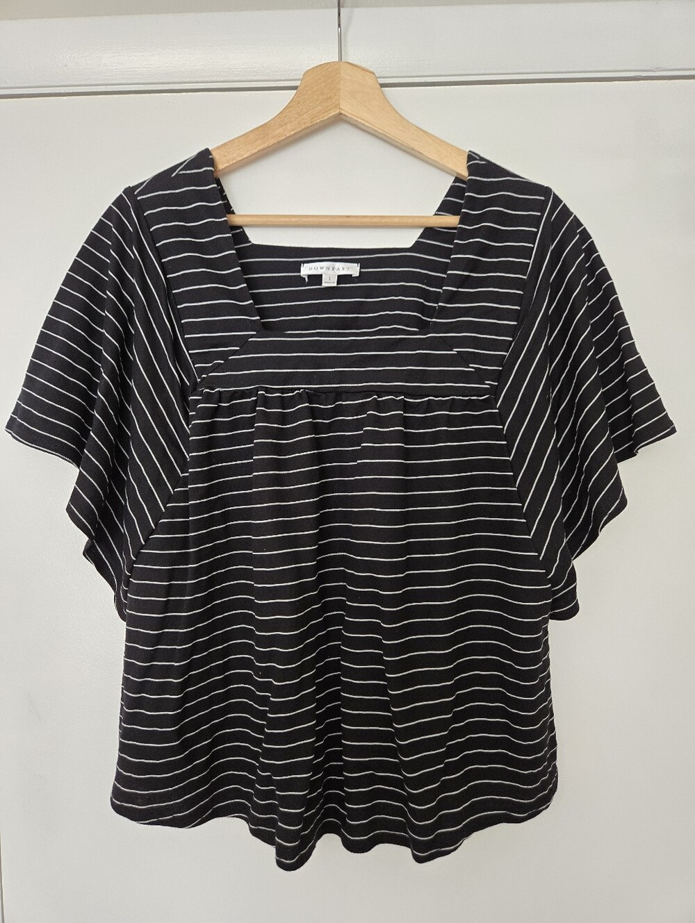 Downeast Black And White Stripe Cropped Flutter Top Size L
